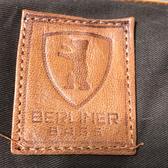 Berliner Sofia leather crossbody bag with 2 outside slip pockets and pouch. NWOT - Picture 9 of 14